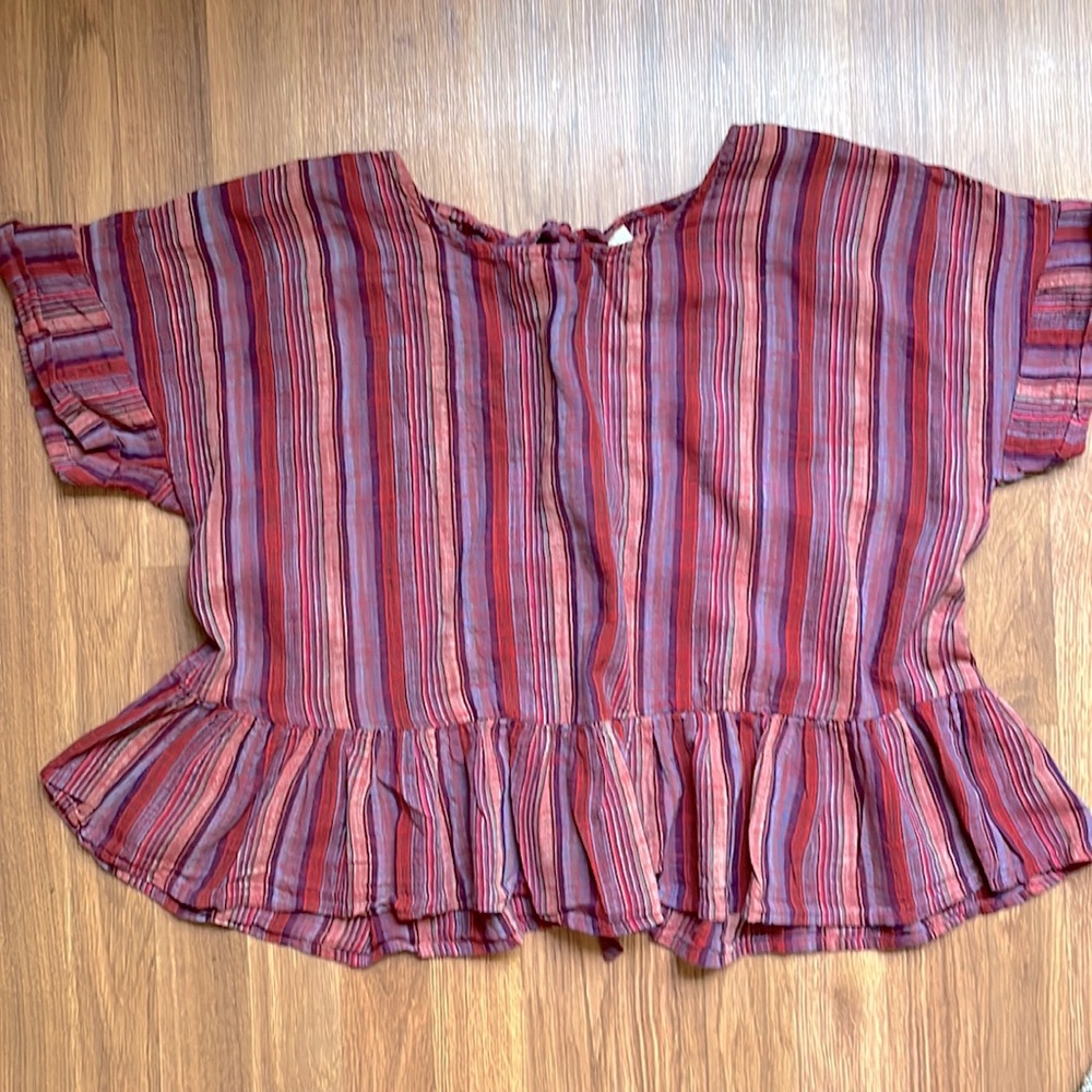 Cute boho top. Multicolored red strip with open back with ties. Size xl.